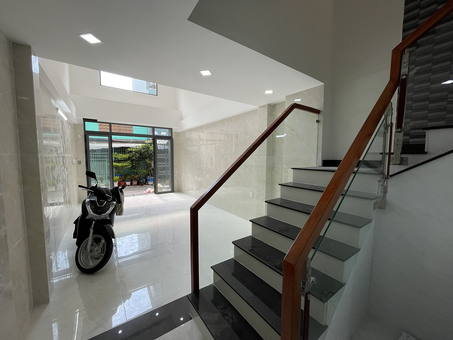 Tuyệt phẩm 3 lầu (4x15) 6 phòng t.kế Singapore, mới xây dựng, hẻm đẹp Phan Đình Phùng - gần PXLong